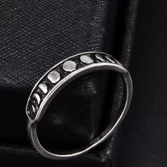 Eleanor ShuMark Jewelry - Moon phase vintage style silver ring NWT